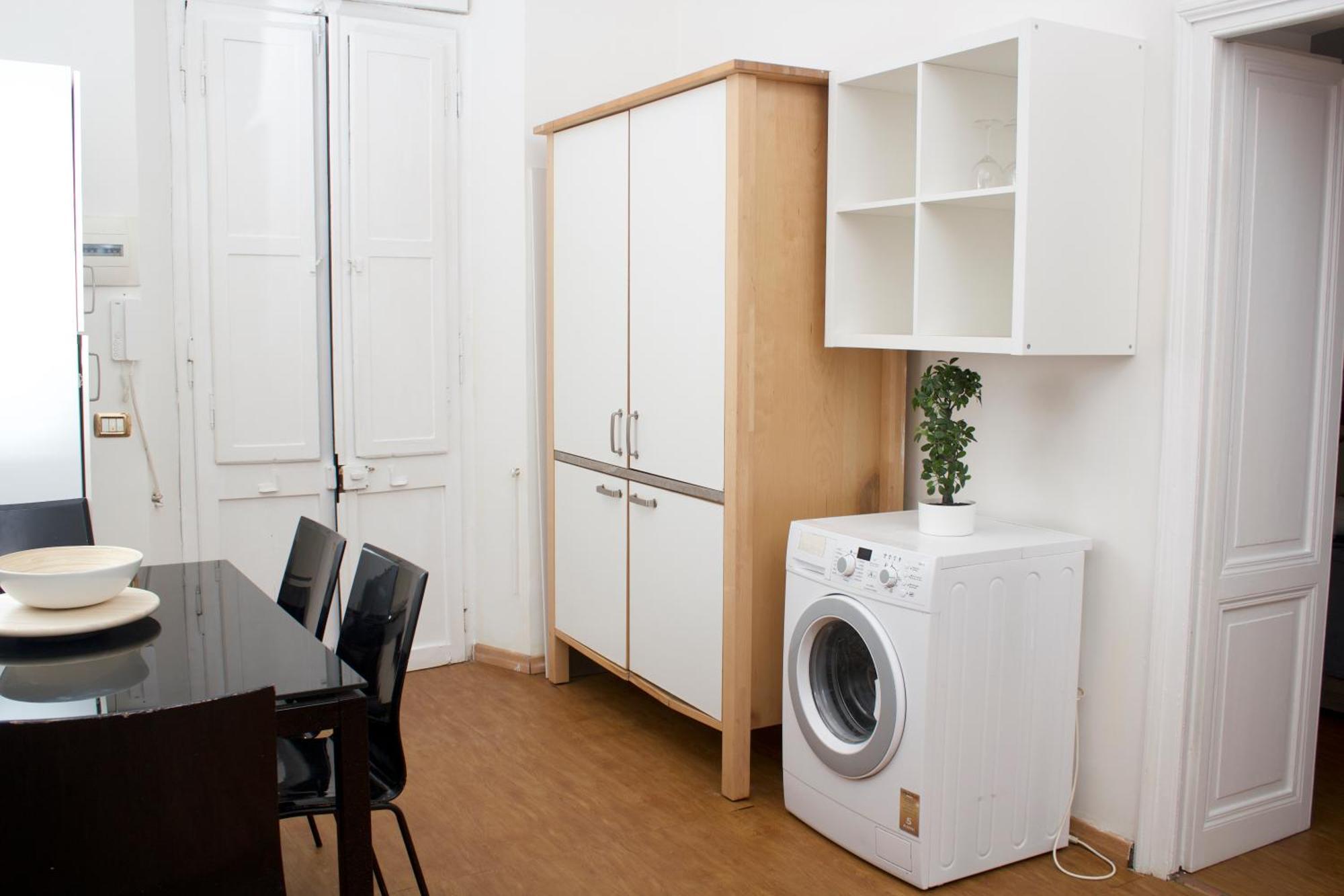 Apartment Sweet Rom